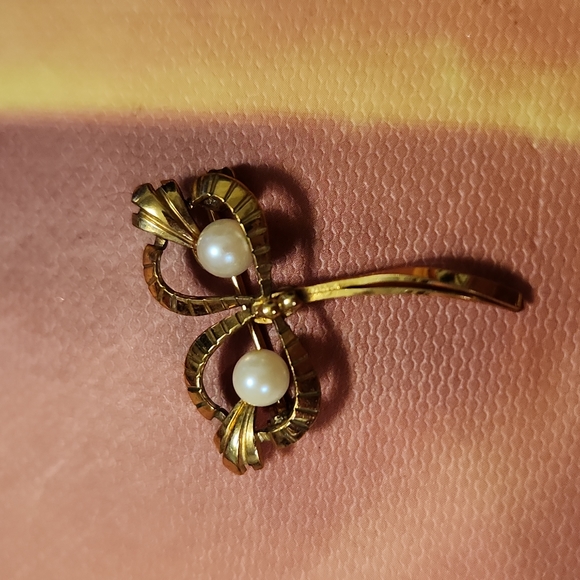 Gold & Pearl Wells Brooch - Picture 1 of 2
